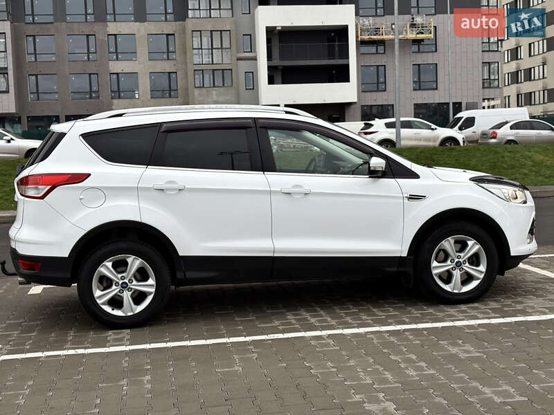Позашляховик / Кросовер Ford Kuga 2016 в Києві