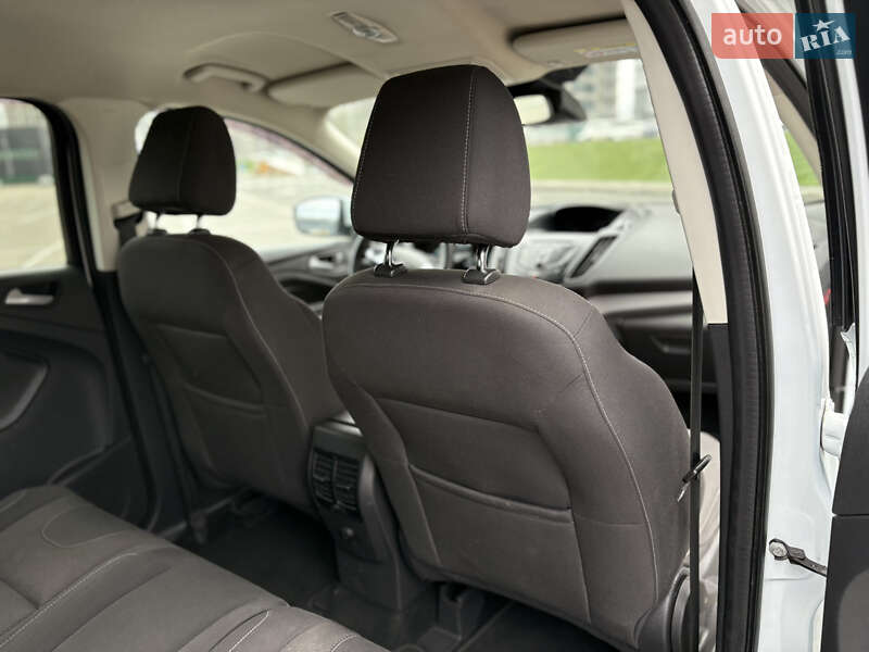 Позашляховик / Кросовер Ford Kuga 2016 в Києві