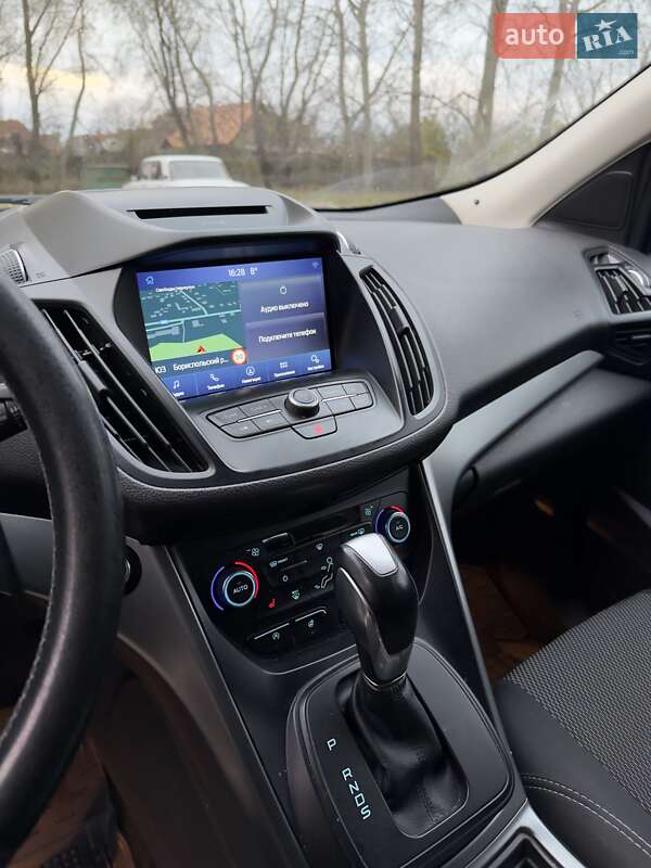 Позашляховик / Кросовер Ford Kuga 2016 в Києві