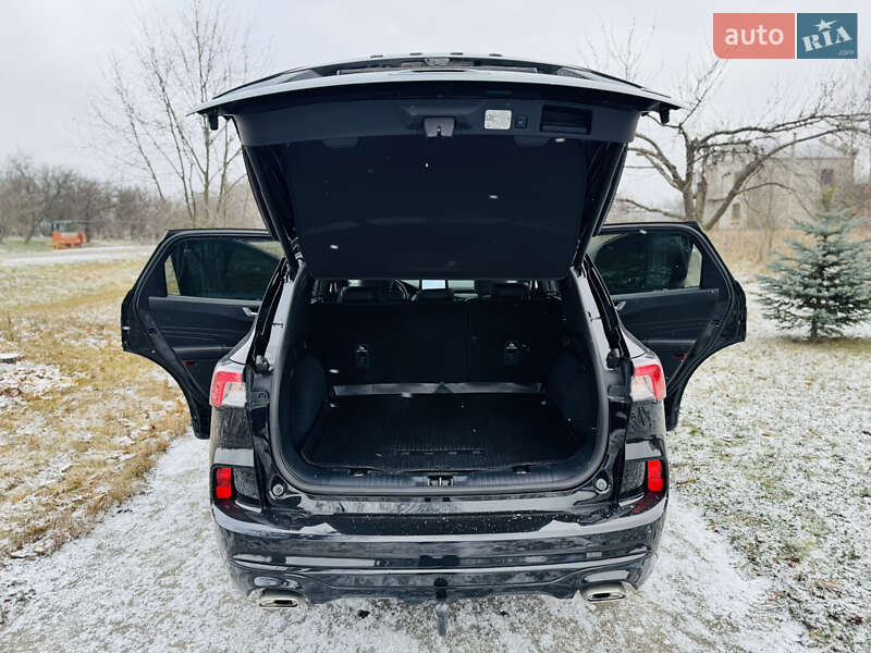 Внедорожник / Кроссовер Ford Kuga 2022 в Ромнах