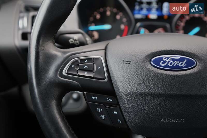 Позашляховик / Кросовер Ford Kuga 2019 в Києві