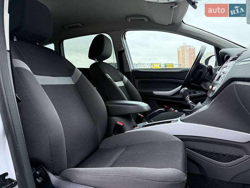 Позашляховик / Кросовер Ford Kuga 2012 в Києві