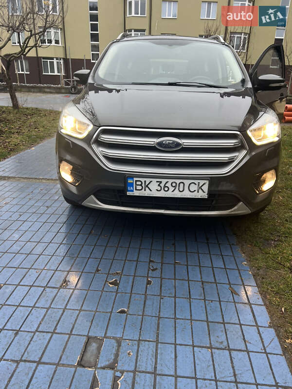 Внедорожник / Кроссовер Ford Kuga 2019 в Нетешине