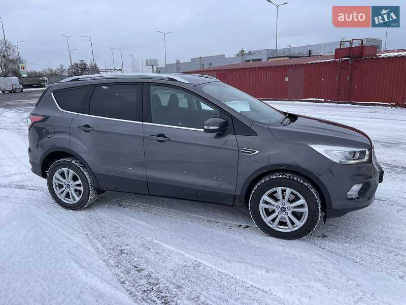 Позашляховик / Кросовер Ford Kuga 2018 в Києві