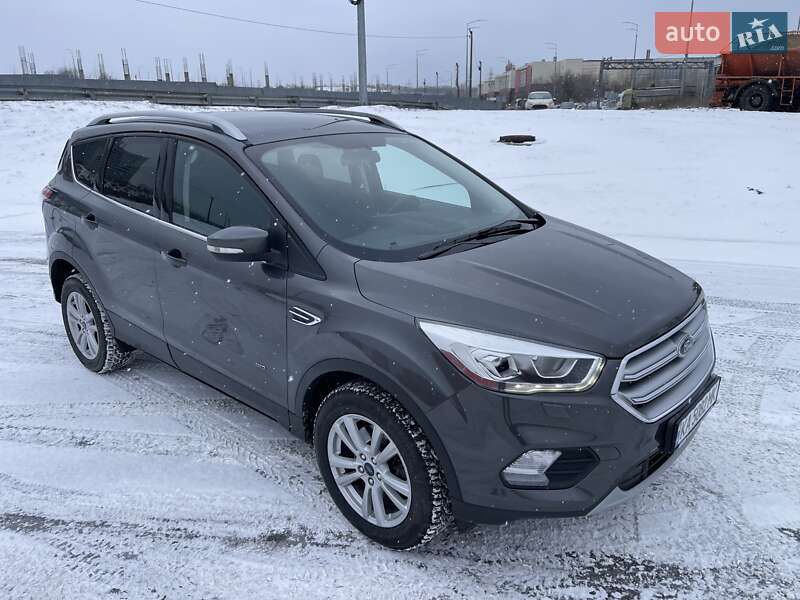 Позашляховик / Кросовер Ford Kuga 2018 в Києві