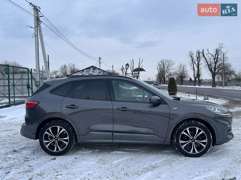 Позашляховик / Кросовер Ford Kuga 2021 в Лопатині