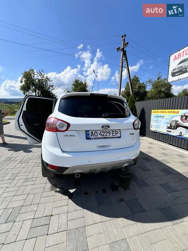 Внедорожник / Кроссовер Ford Kuga 2012 в Хусте