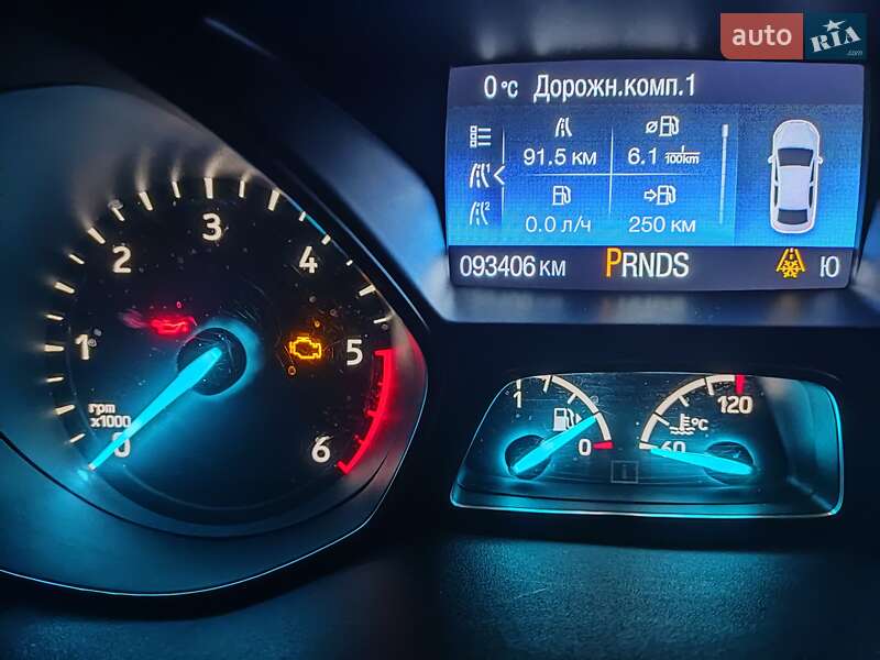 Позашляховик / Кросовер Ford Kuga 2016 в Чечельнику