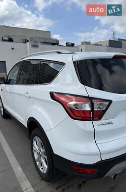 Внедорожник / Кроссовер Ford Kuga 2019 в Львове