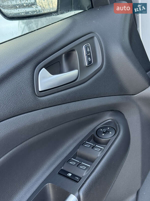 Внедорожник / Кроссовер Ford Kuga 2016 в Львове