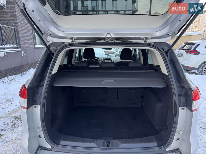 Внедорожник / Кроссовер Ford Kuga 2016 в Львове