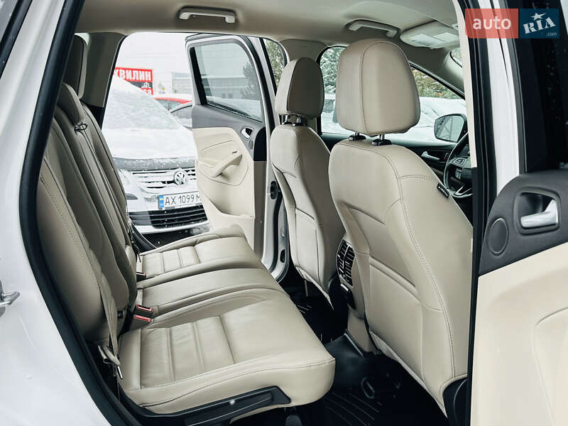 Внедорожник / Кроссовер Ford Kuga 2016 в Харькове