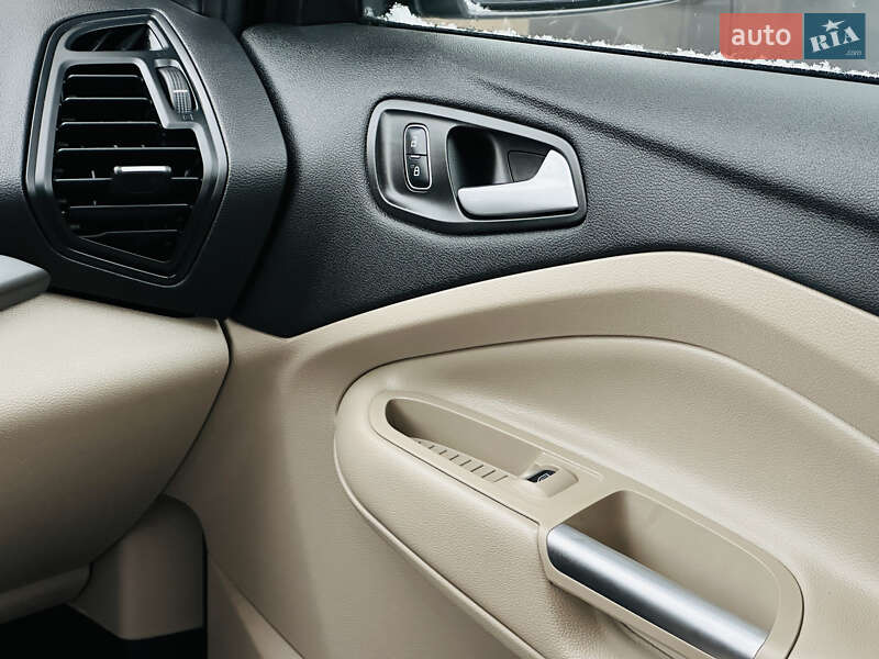 Внедорожник / Кроссовер Ford Kuga 2016 в Харькове