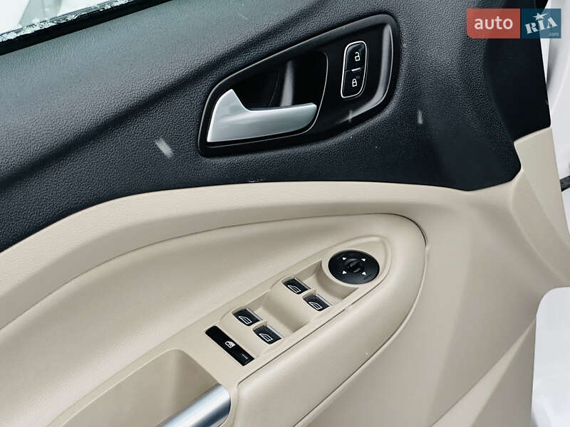 Внедорожник / Кроссовер Ford Kuga 2016 в Харькове