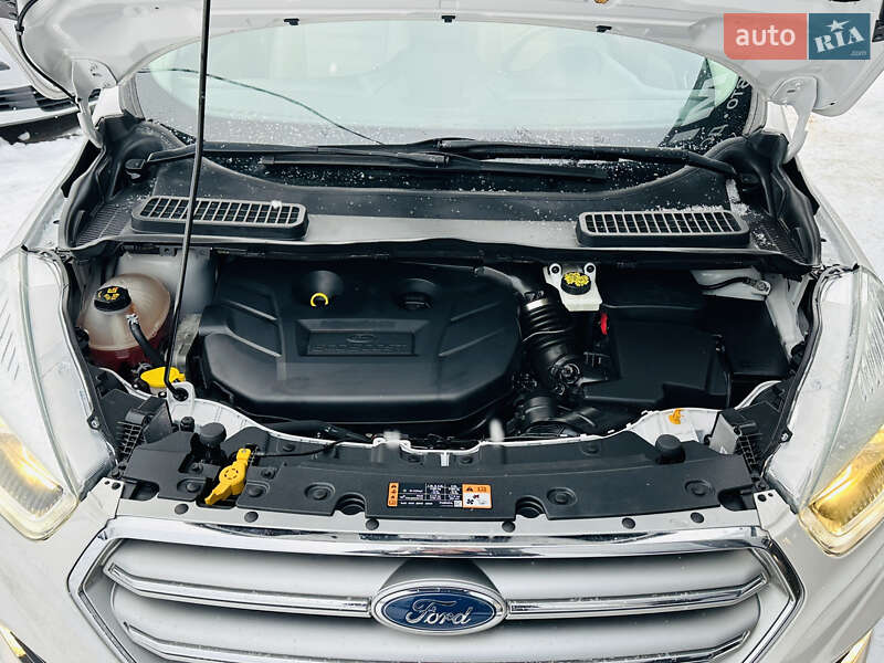 Внедорожник / Кроссовер Ford Kuga 2016 в Харькове