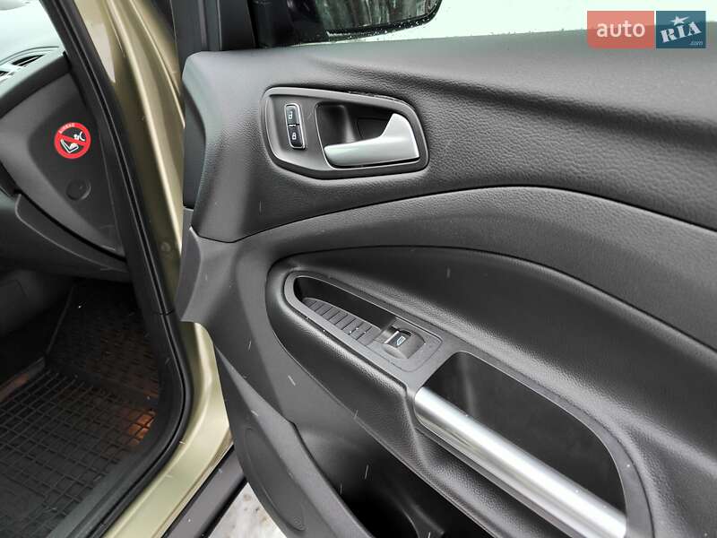 Внедорожник / Кроссовер Ford Kuga 2015 в Киеве