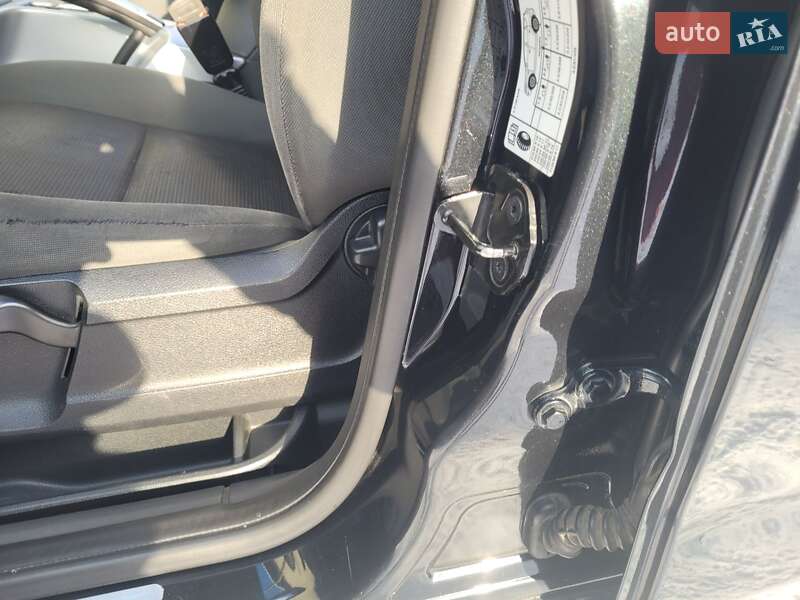 Позашляховик / Кросовер Ford Kuga 2012 в Чернівцях