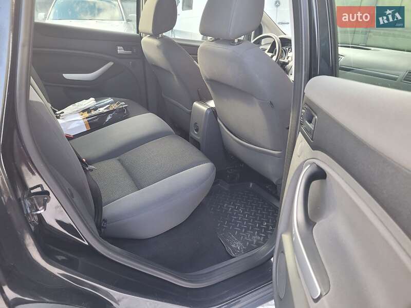 Позашляховик / Кросовер Ford Kuga 2012 в Чернівцях