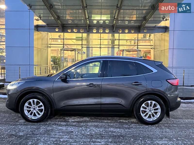 Внедорожник / Кроссовер Ford Kuga 2020 в Киеве