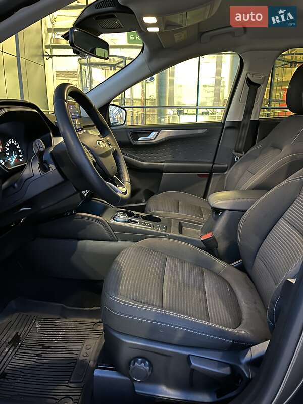 Внедорожник / Кроссовер Ford Kuga 2020 в Киеве