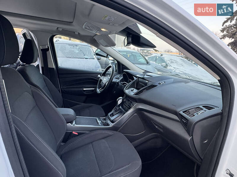 Внедорожник / Кроссовер Ford Kuga 2019 в Ровно