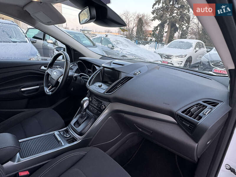 Внедорожник / Кроссовер Ford Kuga 2019 в Ровно