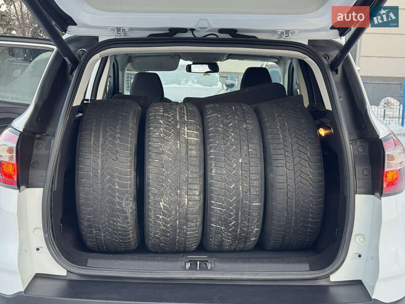 Внедорожник / Кроссовер Ford Kuga 2019 в Ровно