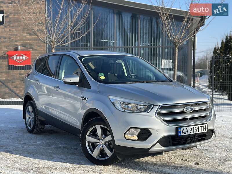 Внедорожник / Кроссовер Ford Kuga 2017 в Виннице