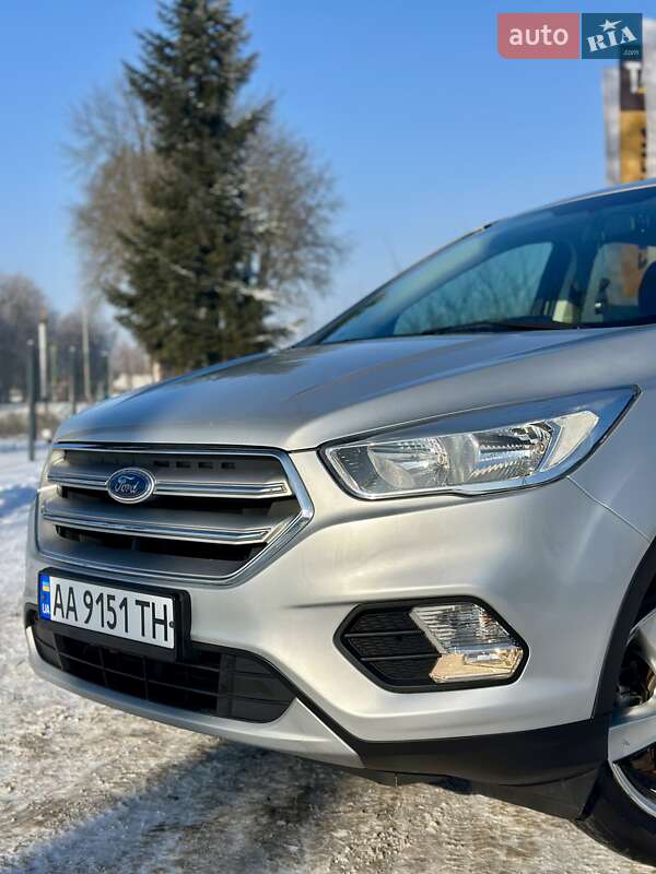 Внедорожник / Кроссовер Ford Kuga 2017 в Виннице