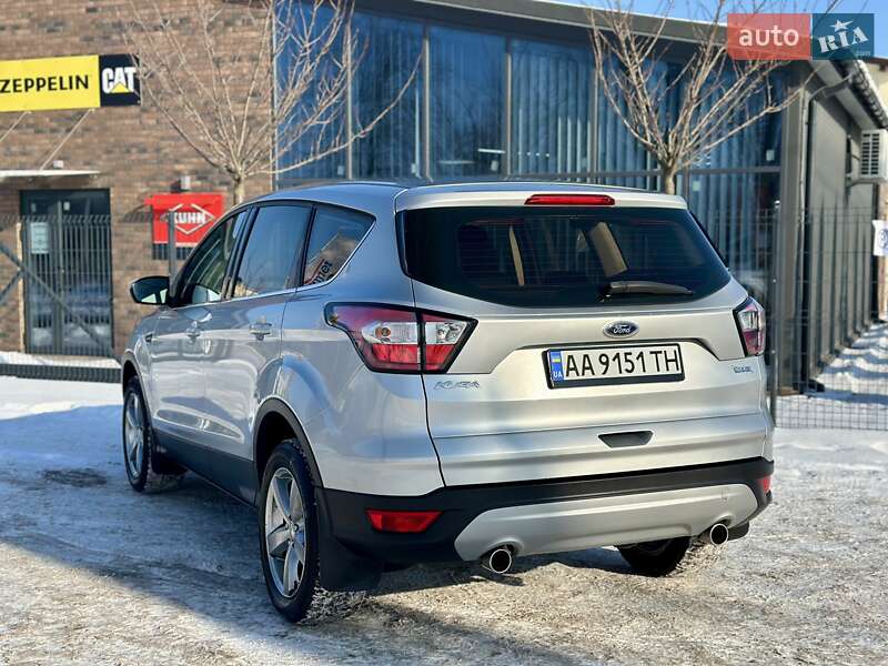 Внедорожник / Кроссовер Ford Kuga 2017 в Виннице