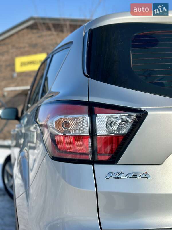 Внедорожник / Кроссовер Ford Kuga 2017 в Виннице