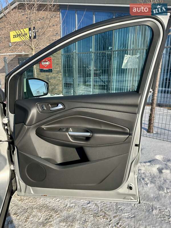 Внедорожник / Кроссовер Ford Kuga 2017 в Виннице