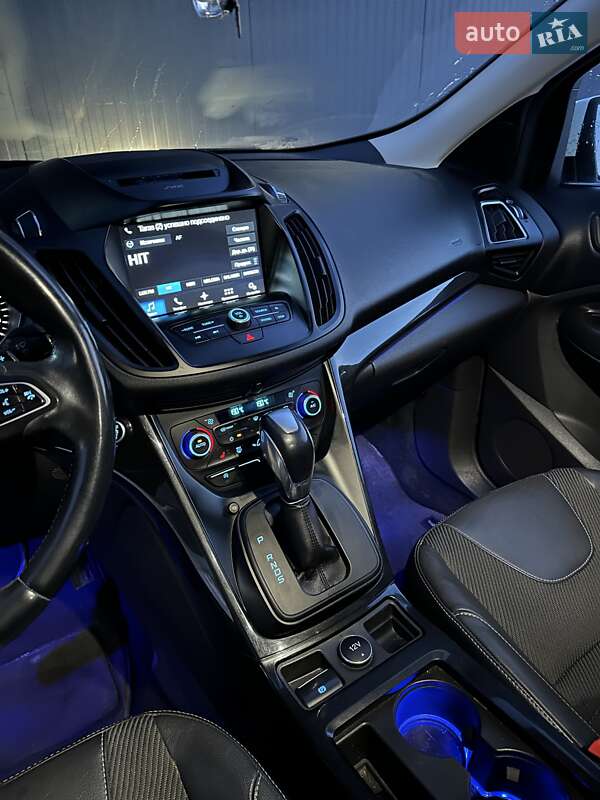 Внедорожник / Кроссовер Ford Kuga 2017 в Львове