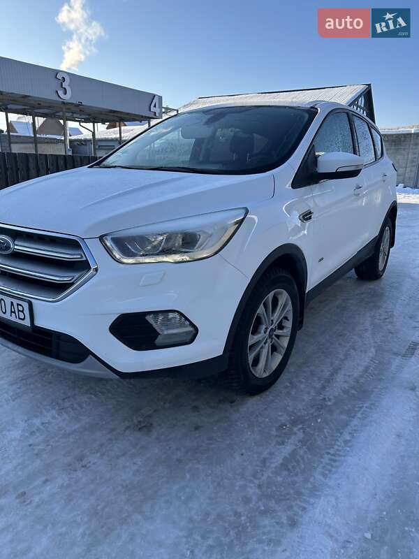 Внедорожник / Кроссовер Ford Kuga 2017 в Львове