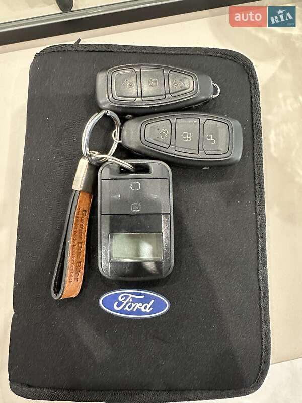 Внедорожник / Кроссовер Ford Kuga 2017 в Львове