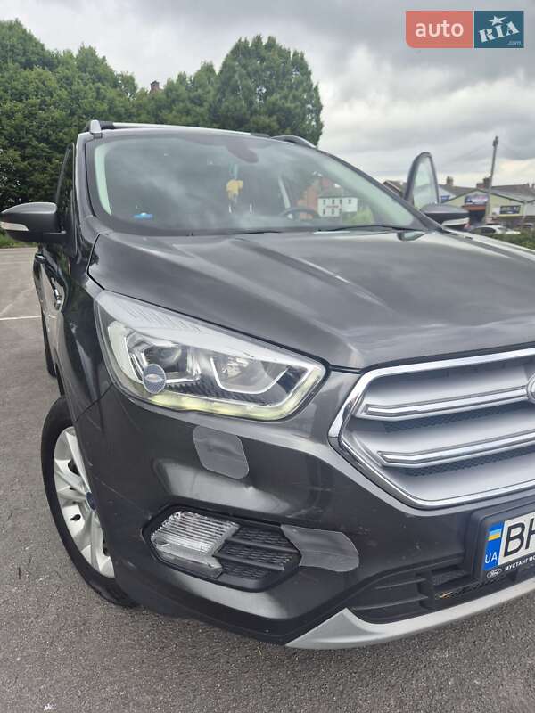 Внедорожник / Кроссовер Ford Kuga 2019 в Львове