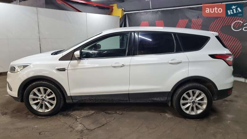 Позашляховик / Кросовер Ford Kuga 2019 в Києві