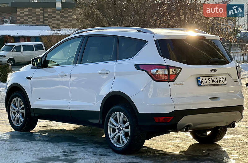 Позашляховик / Кросовер Ford Kuga 2016 в Києві