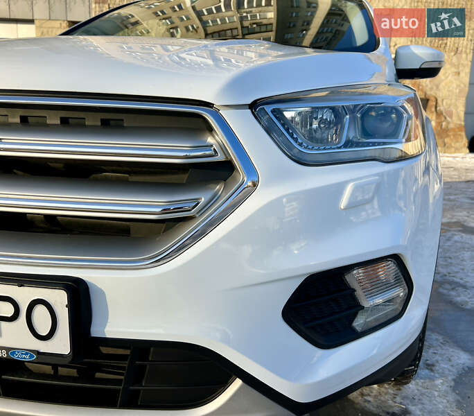 Позашляховик / Кросовер Ford Kuga 2016 в Києві