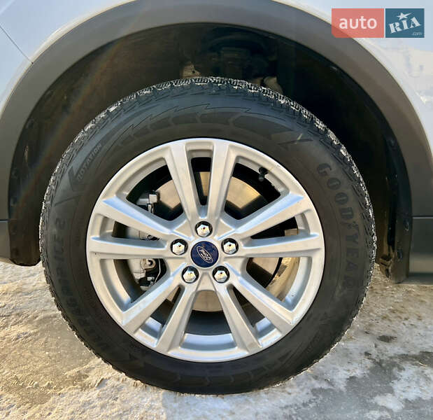 Позашляховик / Кросовер Ford Kuga 2016 в Києві