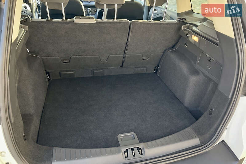 Позашляховик / Кросовер Ford Kuga 2016 в Києві