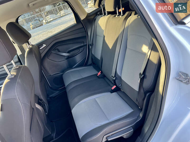 Позашляховик / Кросовер Ford Kuga 2016 в Києві