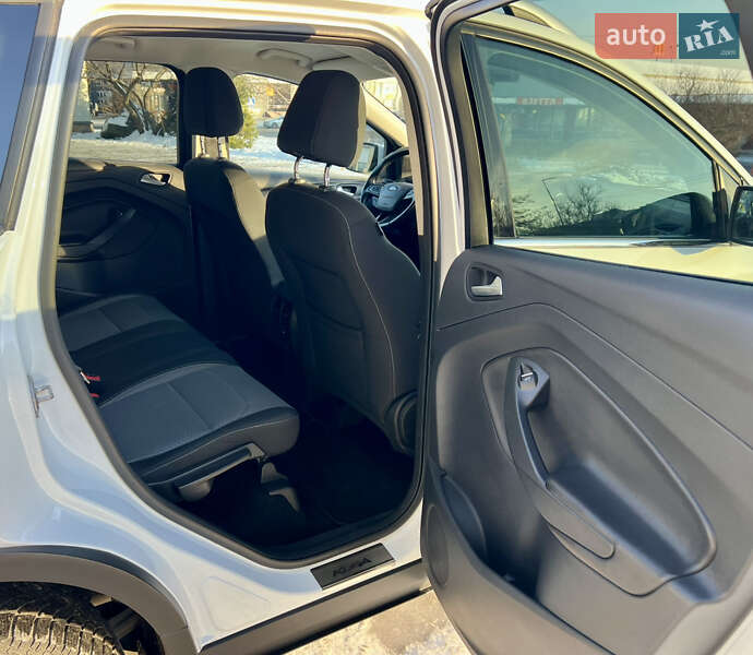 Позашляховик / Кросовер Ford Kuga 2016 в Києві