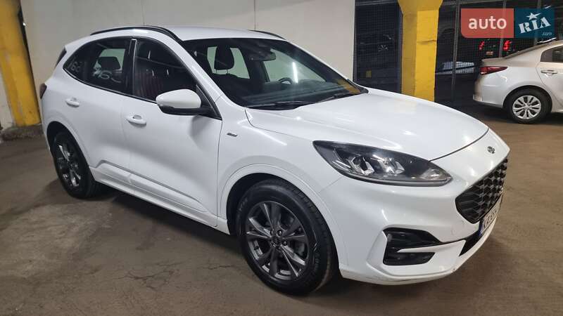 Позашляховик / Кросовер Ford Kuga 2021 в Києві