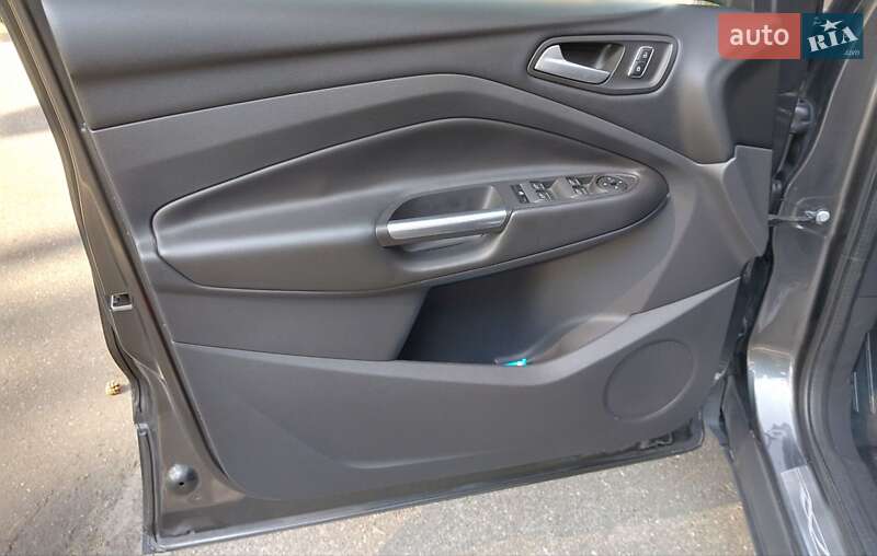 Позашляховик / Кросовер Ford Kuga 2016 в Кам'янці