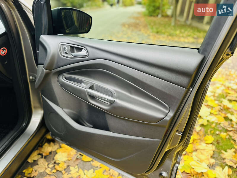 Позашляховик / Кросовер Ford Kuga 2013 в Києві