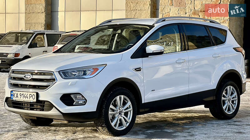 Внедорожник / Кроссовер Ford Kuga 2016 в Киеве фото 2 Внедорожник / Кроссовер Ford Kuga 2016 в Киеве