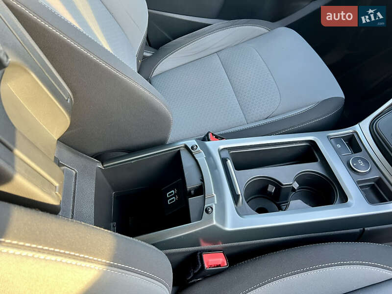 Внедорожник / Кроссовер Ford Kuga 2016 в Киеве фото 31 Внедорожник / Кроссовер Ford Kuga 2016 в Киеве