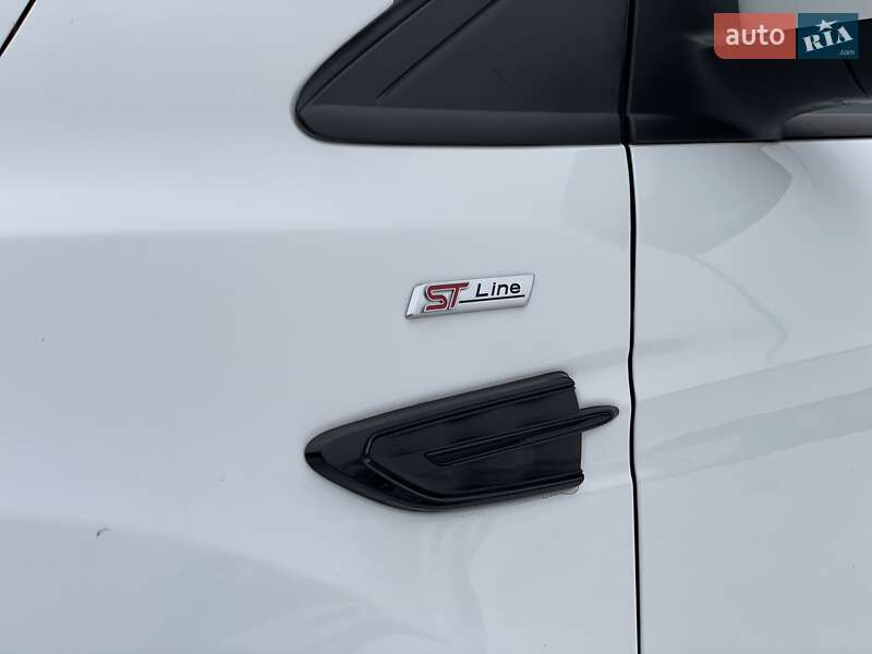 Внедорожник / Кроссовер Ford Kuga 2017 в Бердичеве