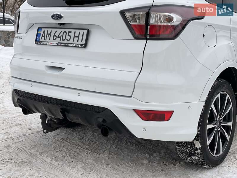 Внедорожник / Кроссовер Ford Kuga 2017 в Бердичеве